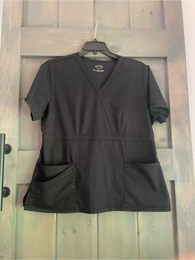 Cherokee Luxe Black V-Neck Scrub Top. XL
